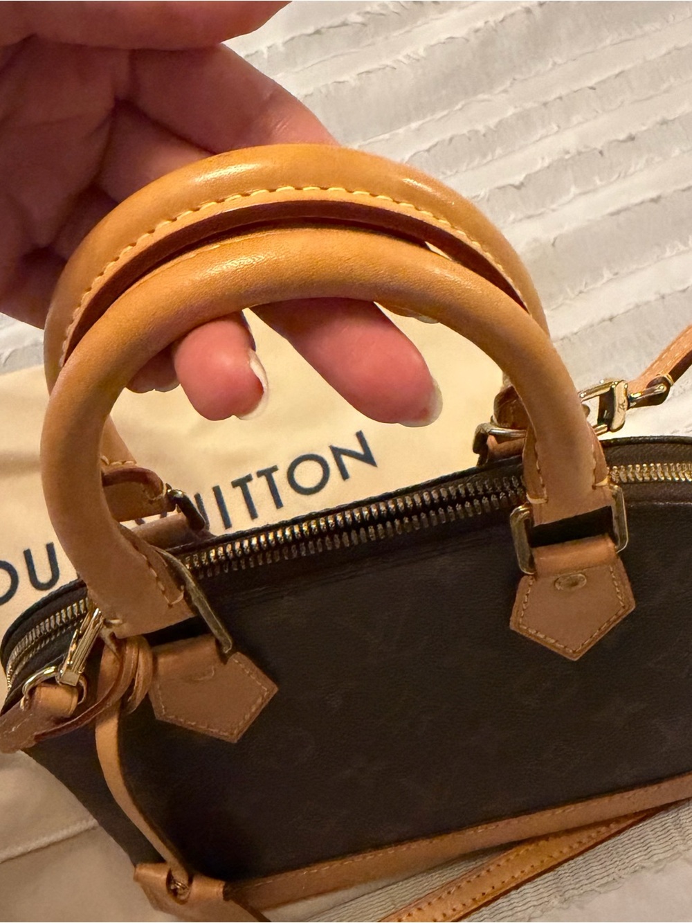 LOUIS VUITTON Authentic Monogram Alma BB - Picture 7 of 16